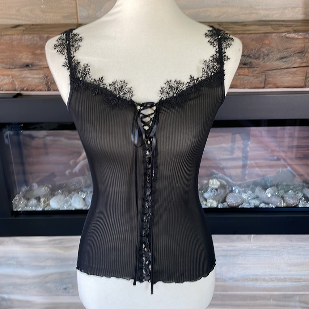 Oscalito 100% silk black tank top. Size 2. NWT